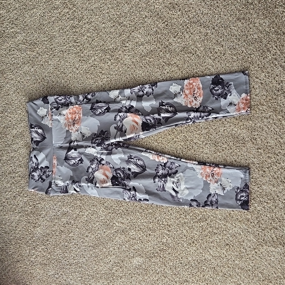 Simple Addiction 3/4 Length Leggings